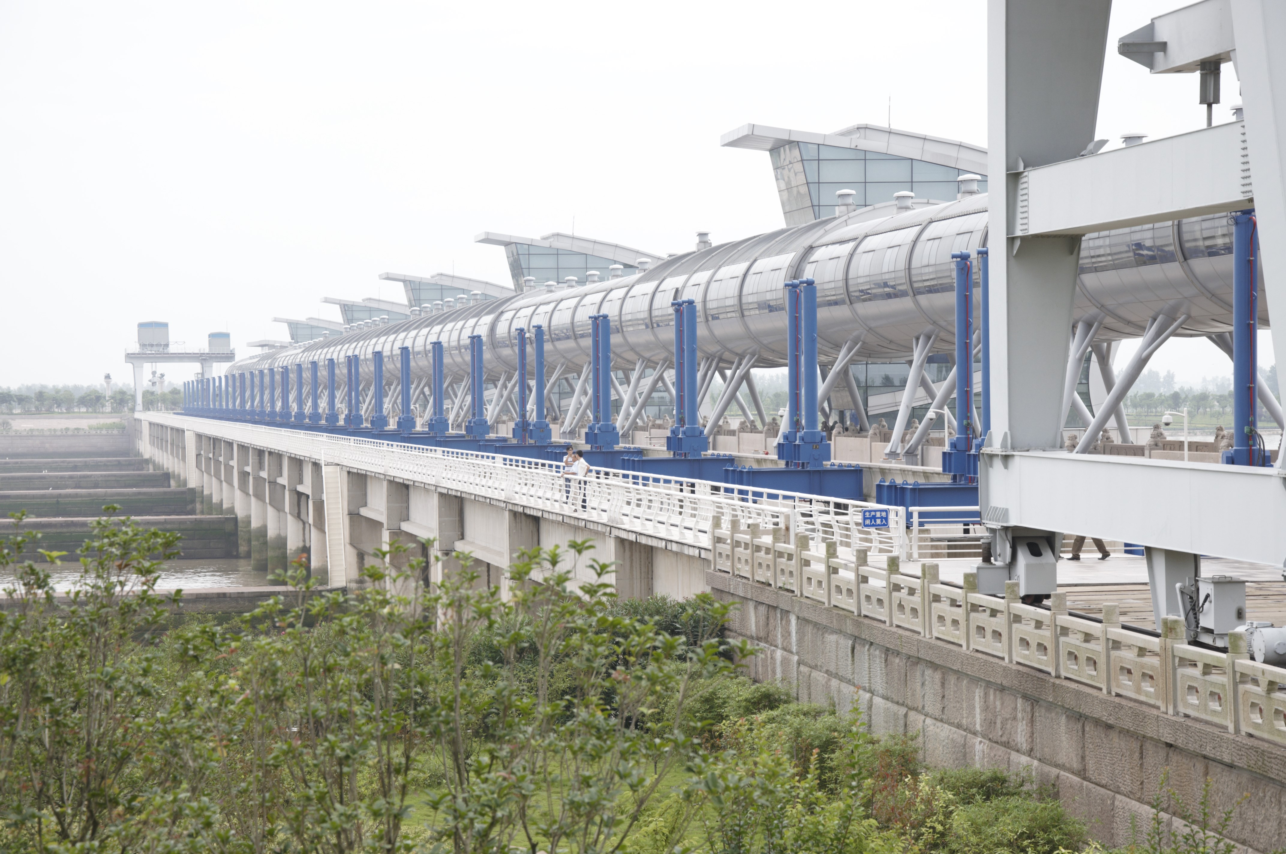 誠實守信  嚴謹務實  科技創新  追求卓越